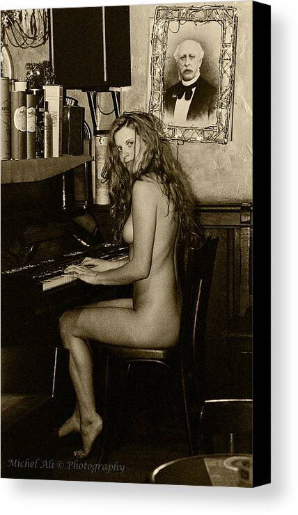 Nude Art Piano 37