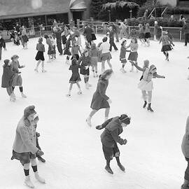 Ice Skating In Rockefeller Center, 1941 by Science Source