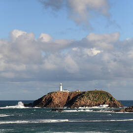 Round Island Lighthouse Isles Of Scilly by Anthony Collins