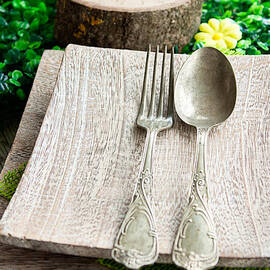 Rustic table setting by Mythja Photography