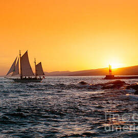 Sunset Sail Lake Superior by Dale Erickson