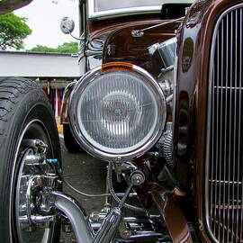 1932 Ford Roadster Head Lamp View
