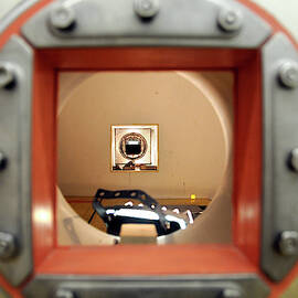 Noise-free Labs by Science Photo Library