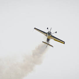 Aerobatics at Cuatro Vientos III