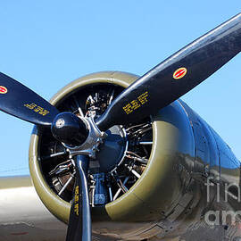 Air Power. B-17 Flying Fortress Engine