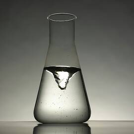 Briggs-rauscher Oscillating Reaction by Science Photo Library