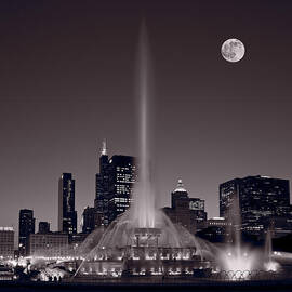 Buckingham Fountain Nightlight Chicago BW