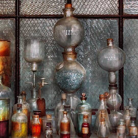 Chemist - The Apparatus by Mike Savad