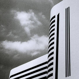 Chiaroscuro In The Modern City by Shaun Higson