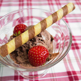 Chocolate ice cream with red strawberry by Matthias Hauser