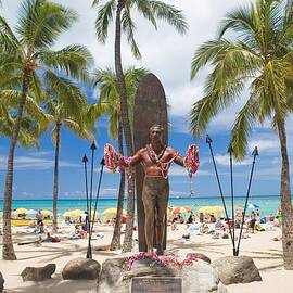Duke Kahanamoku statue by M Swiet Productions