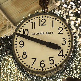 Electrique Brillie Clock in Chelsea Market by Rona Black