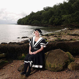 English Heritage Prepare Queen by Oli Scarff