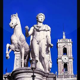 Equestrian statue at Capitoline Hill by Stefano Senise