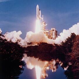 Launch Of First Space Shuttle Sts-1 by Science Photo Library
