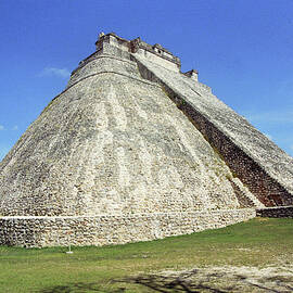 Mayan Pyramid by Science Photo Library