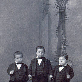 Murray Midgets, American Sideshow by Science Source