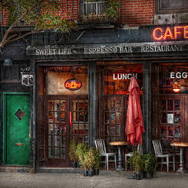 New York - Store - Greenwich Village - Sweet Life Cafe by Mike Savad