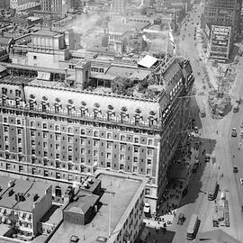 Nyc, Times Square, Hotel Astor, 1915-20 by Science Source