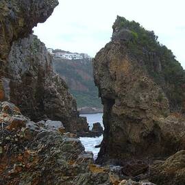 Peekaboo coastline in South Africa by Barbie Corbett-Newmin