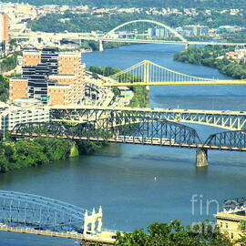 PITTSBURGH CITY OF BRIDGES by Joe Pratt