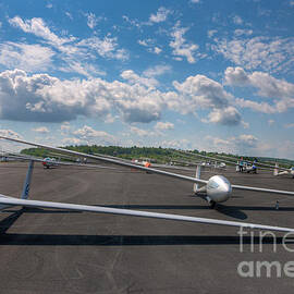 Sailplanes on the Grid V by Clarence Holmes