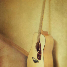 silent guitar by Priska Wettstein