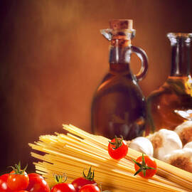 Spaghetti Pasta With Tomatoes and Garlic by Amanda Elwell
