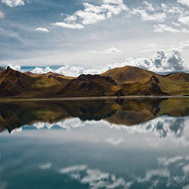 Yamdrok Lake, Tibet ,china by Loonger
