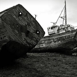 Old abandoned ships by RicardMN Photography