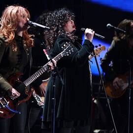 Ann And Nancy Wilson Of Heart Perform by Everett