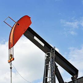 Oil derrick by Sami Sarkis Photography