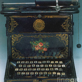 Sholes And Glidden Typewriter by Science Source