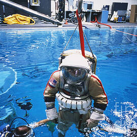 Weightless Environment Training by Science Source