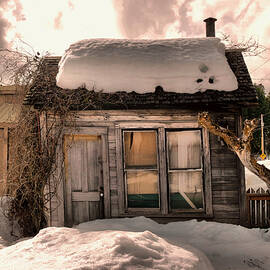 A little house in Roslyn Washington by Jeff Swan