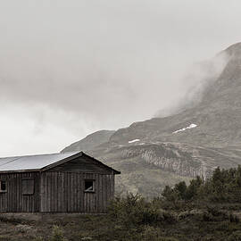 Abandoned cabin in the mountains by Aldona Sate