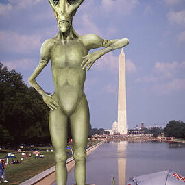 Alien Vacation - Washington D C by Mike McGlothlen