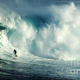 Extreme Surfing Hawaii 4 by Bob Christopher