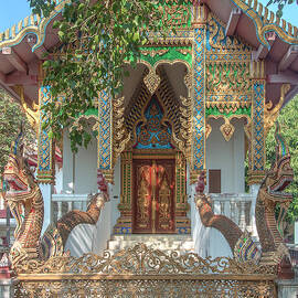Wat Nam Phueng Phra Ubosot Entrance DTHLA0012 by Gerry Gantt