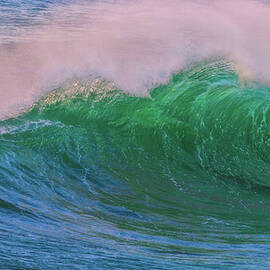 Yachat's Curl by Darren White