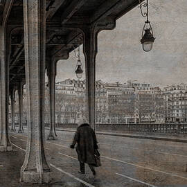 Bir-hakeim Bridge by Isabelle Dupont