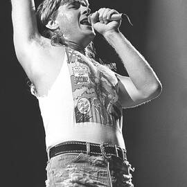 Joe Elliott - Def Leppard  by Concert Photos