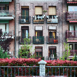 Apartments in Madrid by Eduardo Accorinti