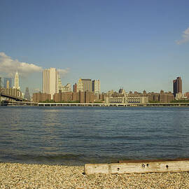 Brooklyn Bridge And Manhattan Bridges by Lingbeek