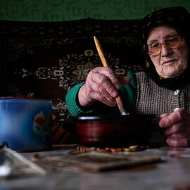 Cooker Lady by Bruno Lavi