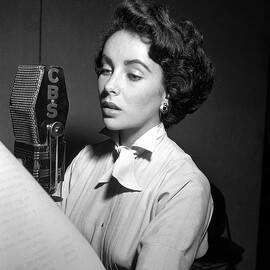 Elizabeth Taylor Performs On Cbs by Cbs Photo Archive
