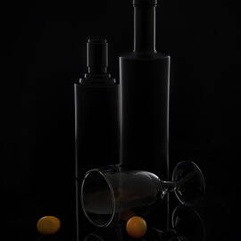 Grape Wine by Ming Chen