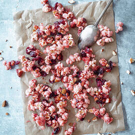 Popcorn With Cranberries And Almonds vegan by Jan Wischnewski