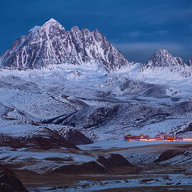 Quiet Snowy Plateau by Su Pengting