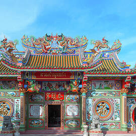 San Jao Phut Gong Thai-Chinese Shrine DTHU0822 by Gerry Gantt